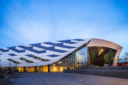 El Musashino Forest Sport Plaza, en Tokio, diseñado por el estudio de arquitectura Nihon Sekkei.