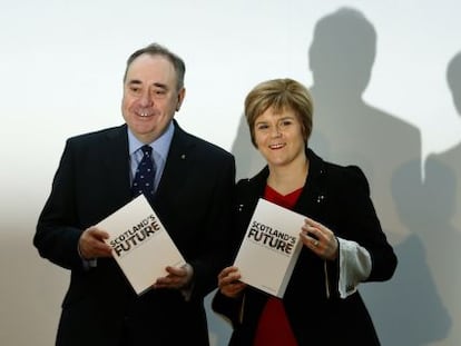 O líder do SNP, Alex Salmond, e sua sucessora, Nicola Surgeon.