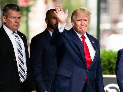 Donald Trump, saliendo de la Torre Trump de Nueva York, en agosto.