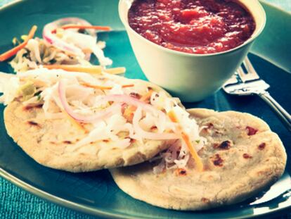 Controles, pupusas y ayuda al desarrollo