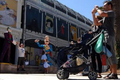 Ambiente a las puertas del Salón Internacional del Cómic que se celebra en A Coruña.