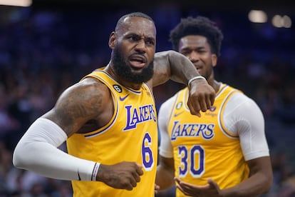 LeBron James, durante un partido de pretemporada contra Sacramento Kings el pasado día 14.