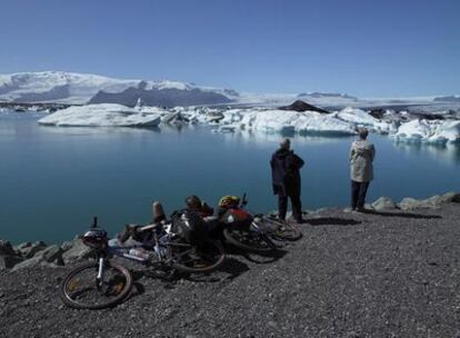 El lago glaciar de Jökulsárlón, escenario de la primera escena de la película de James Bond <i>Panorama para matar</i>.