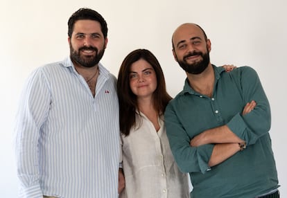 De izquierda a derecha: Javier García-Gallo, Daniela Rodríguez y Eduardo García Alier, socios de SO Media Group.