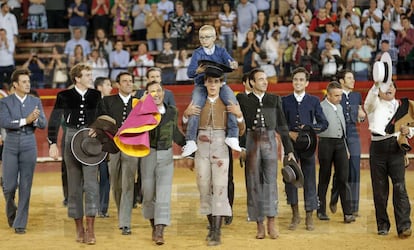 El ni&ntilde;o Adri&aacute;n en un homenaje en la plaza de toros de Valencia el 8 de octubre. 