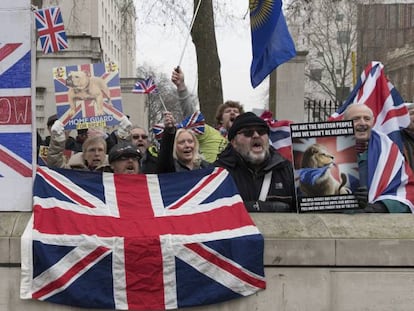 Varias personas participan en la manifestación a favor del brexit en el Old Palace Yard, en Londres, el pasado 23 de enero.