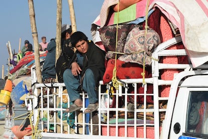 Refugiados afganos regresan a su país a través del paso fronterizo de Chaman, el miércoles 8 de noviembre.