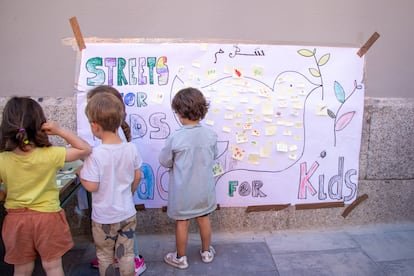 Familias del colegio Miguel de Unamuno en Arganzuela.