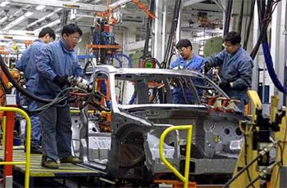 La producción industrial china aumentó un 16,4% en los diez primeros meses de 2003.