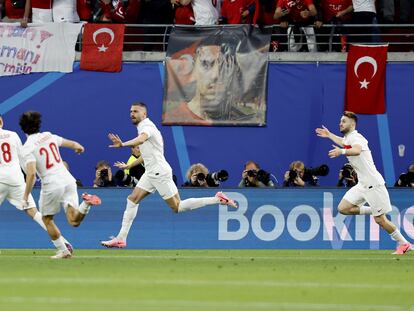 Merih Demiral celebra su segundo gol ante Austria en los octavos de final de la Eurocopa.