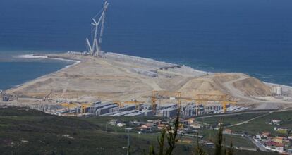 Obras en el puerto de Langosteira.