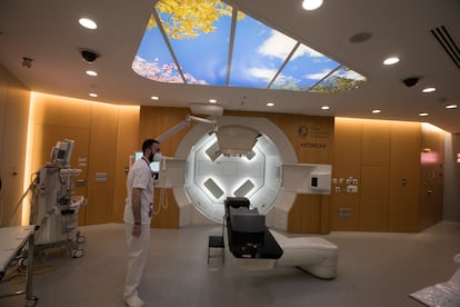 Sala de la unidad de protonterapia de la Clínica Universidad de Navarra en Madrid.