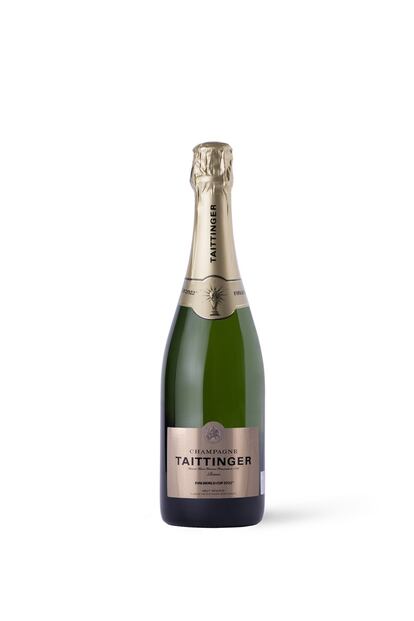 Taittinger lanza una edición especial con motivo de la celebración del Mundial de Qatar 2022. Esta nueva botella presenta un diseño plateado y su estuche incluye una imagen del trofeo de Campeón del Mundo. Se trata de una edición limitada elaborada con 30% de pinot noir, 30% de pinot meu­nier, 40% chardonnay y una crianza de casi cuatro años en cavas. Con un color amarillo paja, dorado y brillante. Sus burbujas son finas, con nariz expresiva y abierta, afrutada con aromas de durazno, flores blancas, y vainilla. Tiene una guarda de cinco años Precio: 62 euros.