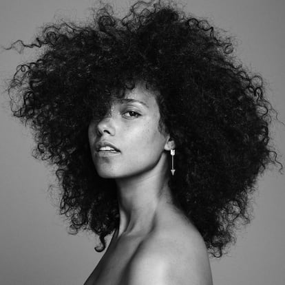 Alicia Keys ha llevado su rechazo por el maquillaje hasta su máxima expresión: hoy el rastro de cosméticos en su rostro es mínimo tanto en las fotografías de su último disco como en cada una de las apariciones públicas a las que la cantante acude.