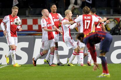 Los jugadores del Ajax celebran el 1-0.