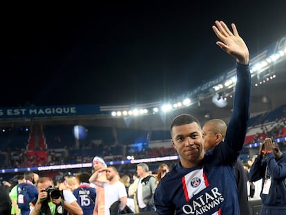 Kylian Mbappé durante la celebración del título de Ligue 1 logrado por el PSG el pasado 3 de Junio.