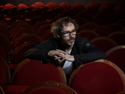 El músico James Rhodes en el patio de butacas del Pavón Teatro Kamikaze (Madrid).