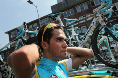 Alberto Contador, ayer en Rotterdam.