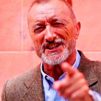 Juan Gómez-Jurado, escritor, a Pérez-Reverte tras leer una de sus novelas: “Tenías que estar de viaje con el IMSERSO”