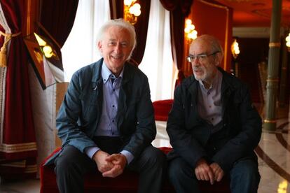 Albert Boadella y Miguel Roa, en el Teatro Arriaga poco antes de presentar la zarzuela 'Amadeu'