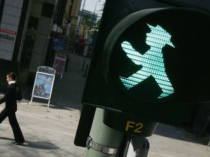 El Ampelmännchen, hombrecillo de los semáforos de Berlín.