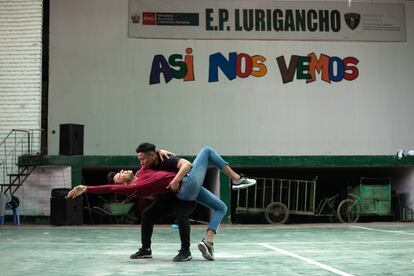 Aldana Earl Gómez rehearses a dance.