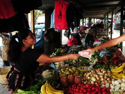 Un mercado de productos agr&iacute;colas en Guatemala.