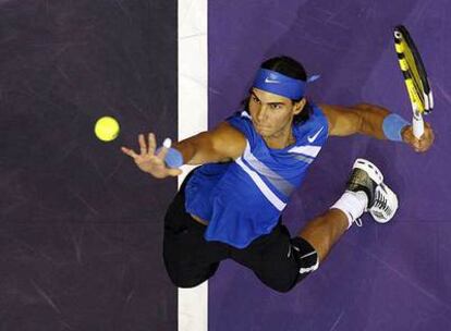 Nadal, sirviendo contra Murray.