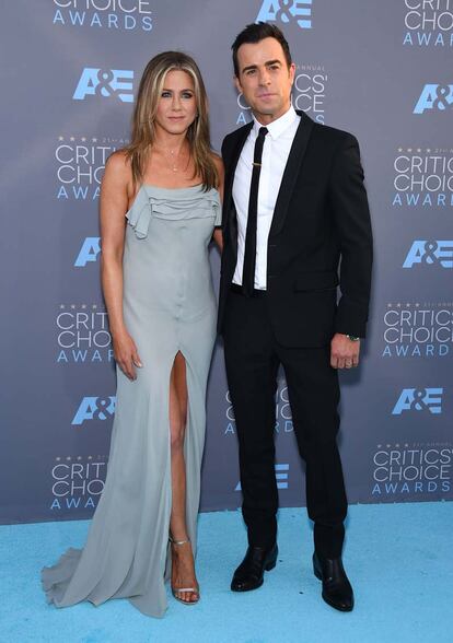 Jennifer Aniston acudió acompañada de su marido, Justin Theroux. La actriz lució un sencillo diseño de Saint Laurent.