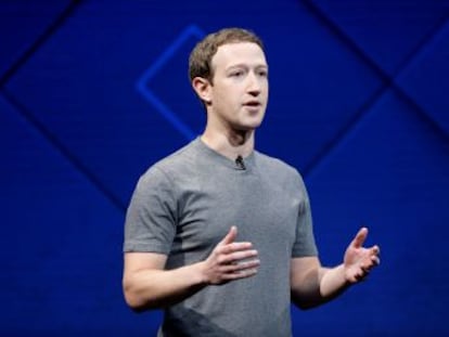 Políticos de EE UU y Reino Unido reclaman que Zuckerberg dé explicaciones tras la revelación de que una consultora electoral manipuló información de 50 millones de usuarios de la red social