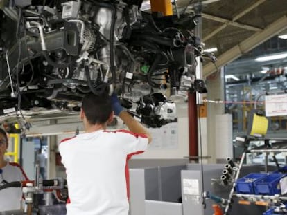 Trabajadores en la f&aacute;brica de Seat en Martorell (Barcelona)