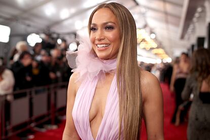 Jennifer Lopez – La estrella del pop tiene especial predilección por el color blanco y exige que tanto las paredes como suelos de la habitación en la que se hospeda, así como el resto del mobiliario, sean tan níveos como la nieve. Otra leyenda jamás confirmada del todo sobre la diva del Bronx afirma que cualquier empleado que ose pedirle un autógrafo será despedido de inmediato. ¿Llevará igual de mal los 'selfies'?