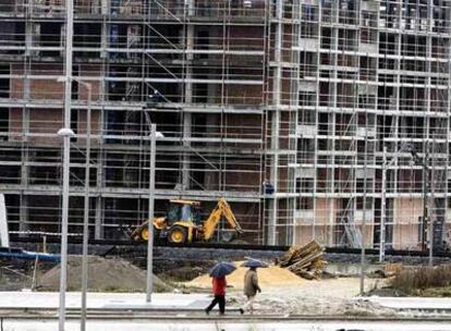 Viviendas en construcción en el barrio de Zabalgana de Vitoria.