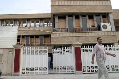 Sede del canal de televisión iraquí Al Shabiya en Bagdad, donde anoche entraron dos hombres y mataron a once trabajadores.