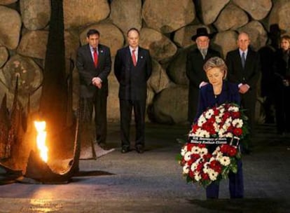 La secretaria de Estado de EE UU rinde tributo en el museo del Holocausto de Jerusalén