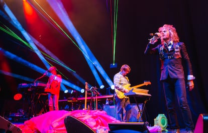 The Flaming Lips, con Wayne Coyne a la derecha, en un concierto del 8 de octubre de 2024 en Sacramento, California.