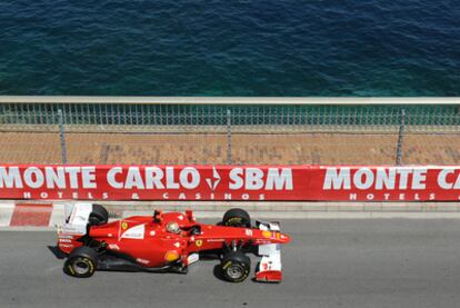 El Ferrari de Fernando Alonso, durante los entrenamientos del GP de Mónaco.