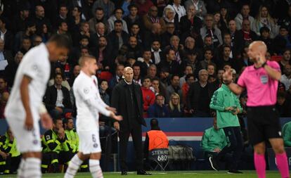 Zidane, durante el partido del Madrid ante el PSG.