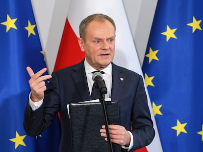 Donald Tusk comparece este viernes en Varsovia tras su primera reunión de trabajo con su futuro equipo de Gobierno.