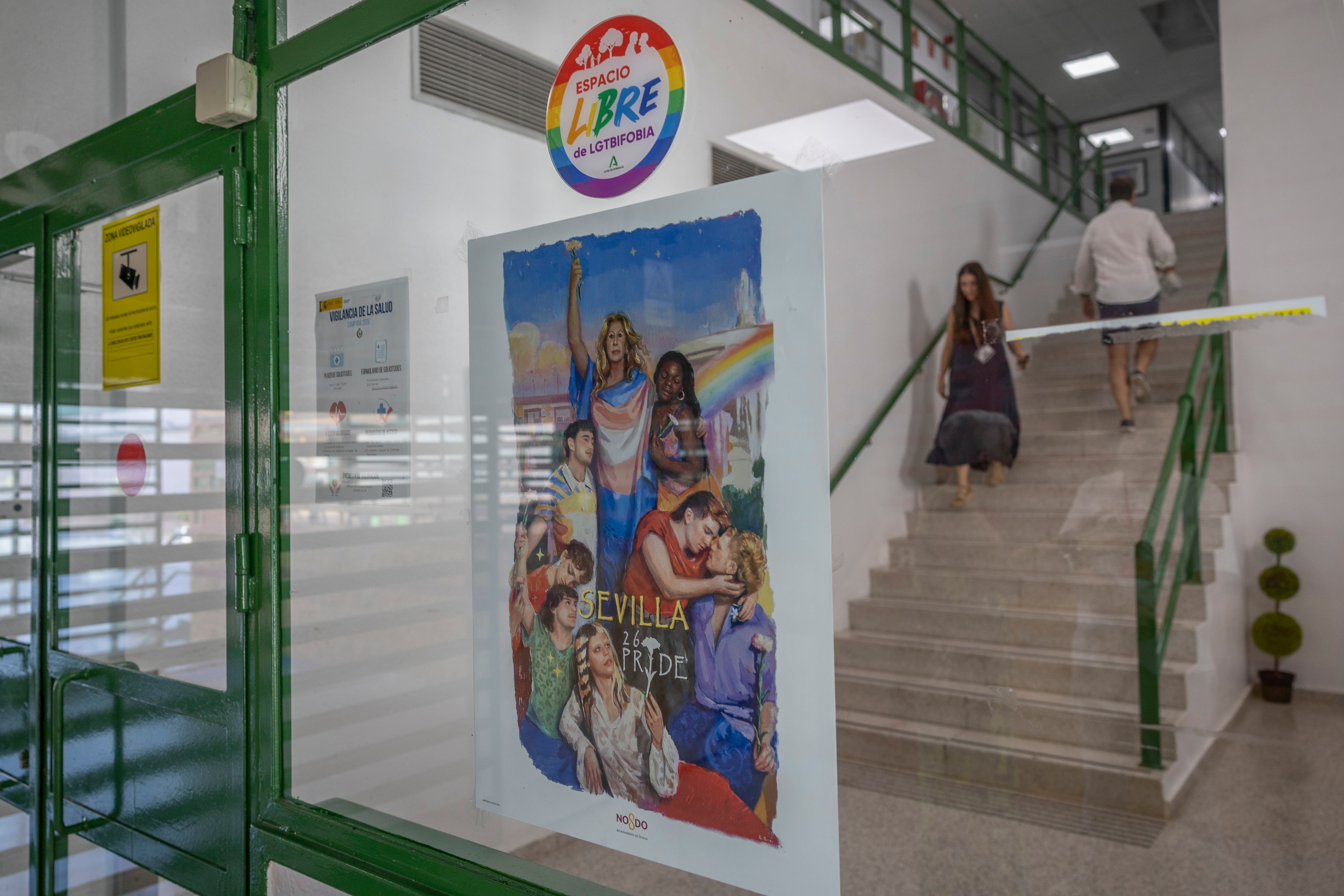 Indicación de espacio libre de lgtibfobiaen el centro penitenciario Sevilla II, en a localidad de Morón de la Frontera.