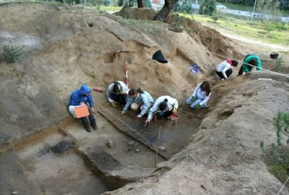 Excavación de un abrigo republicano en la Ciudad Universitaria, en Madrid.