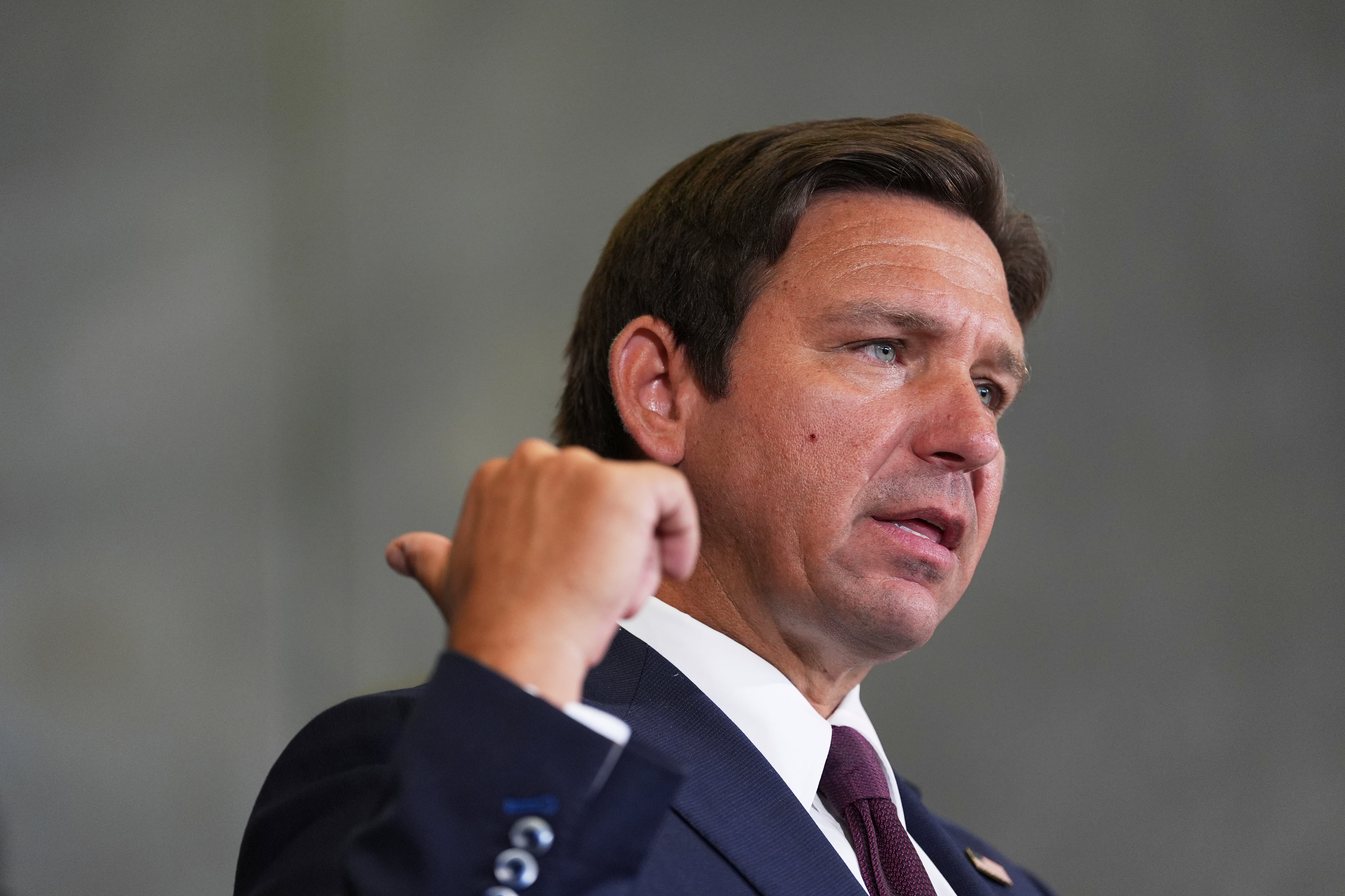 Ron DeSantis anuncia la construcción de ‘Deportation Depot’, un nuevo centro de detención de migrantes en el norte de Florida