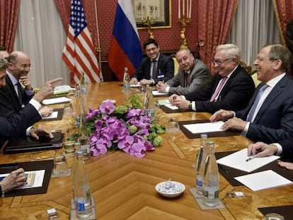 Kerry i Lavrov a la mesa de negociacions en Lausana (Suïssa).
