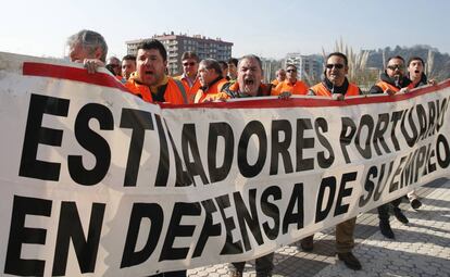 Estibadores del Puerto de Pasaia, durante una protesta