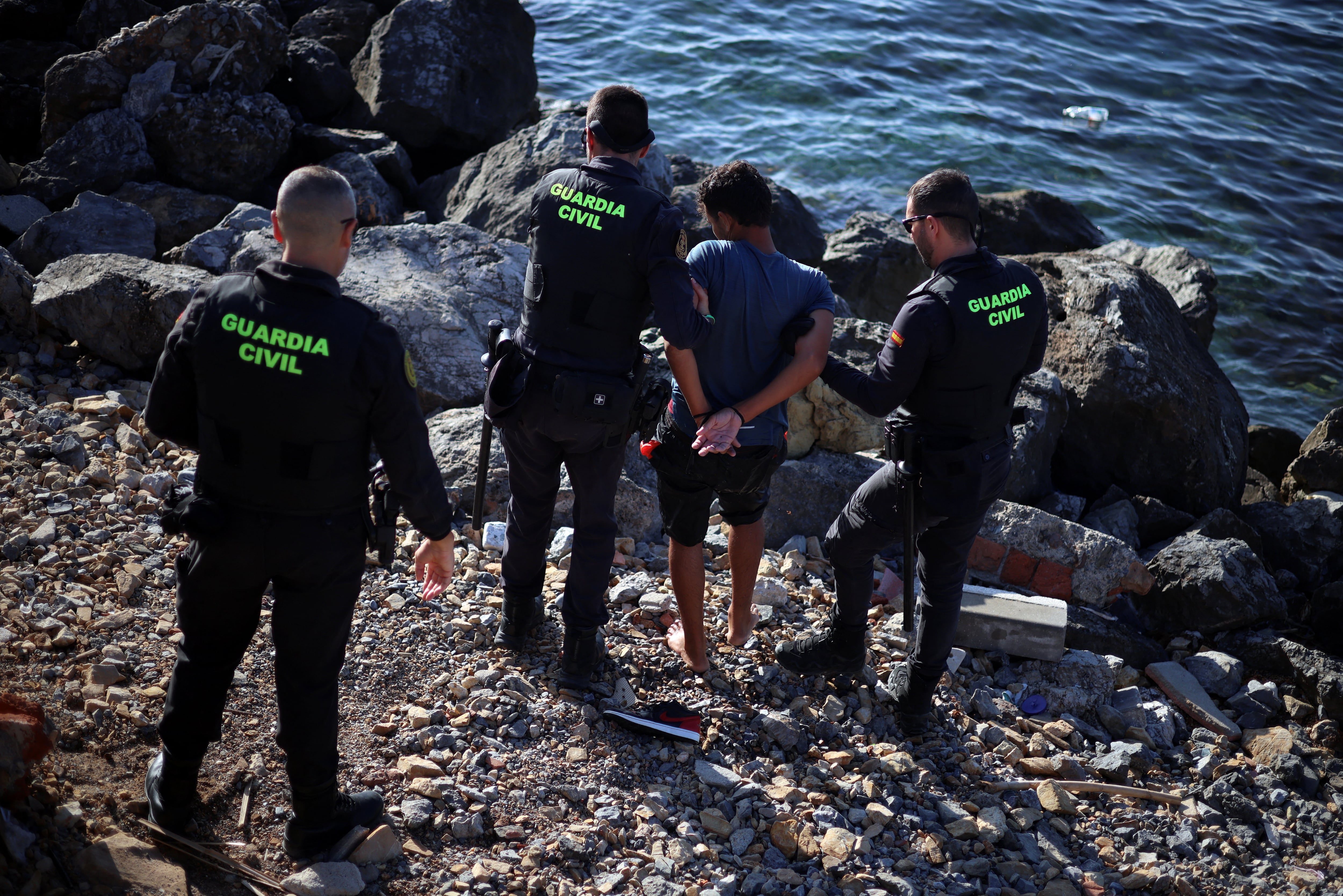 Última hora de la entrada de inmigrantes a Ceuta, en directo | El último balance del Gobierno eleva a 72 el número de migrantes muertos