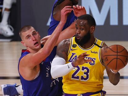 LeBron James supera a Jokic.