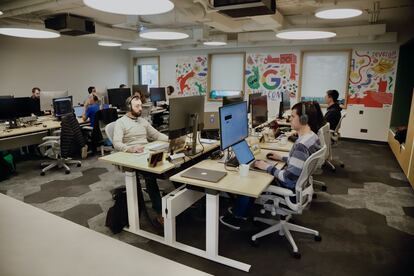 Trabajadores en las nuevas instalaciones de Google en Málaga, el 29 de noviembre.