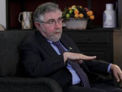 El Premio Nobel de Economía Paul Krugman, en una entrevista hoy con la Agencia EFE, en la que ha afirmado que la "única" esperanza para el euro es que el eje Rajoy-Monti-Hollande, que califica como "la coalición del antiguo Imperio Romano", exija a Alemania la compra masiva de deuda soberana por parte del BCE este mismo año.