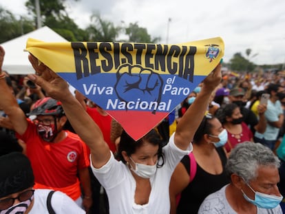 Manifestantes en Puerto Resistencia, epicentro de las protestas contra el Gobierno de Iván Duque, en Cali.