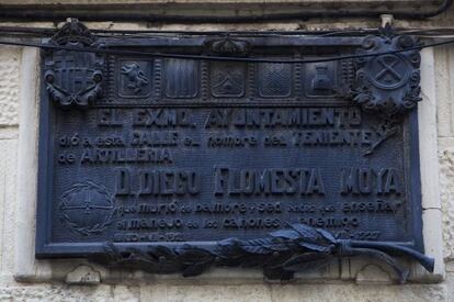 La placa de 1927 que recuerda a Diego Flomesta, que murió en las guerras de Marruecos a comienzos del siglo XX.